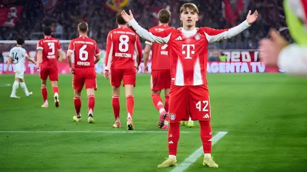 Selebrasi Lennart Karl, setelah mencetak gol untuk Bayern Munchen di ajang Bundesliga. (Sumber: Instagram/@lennart_kl10)