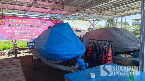 Salah satu tempat penyimpanan wahana Jetski di sekitar Pantai Buffalo, Kecamatan Palabuhanratu, Kabupaten Sukabumi. (Sumber: SU/Ilyas Supendi)
