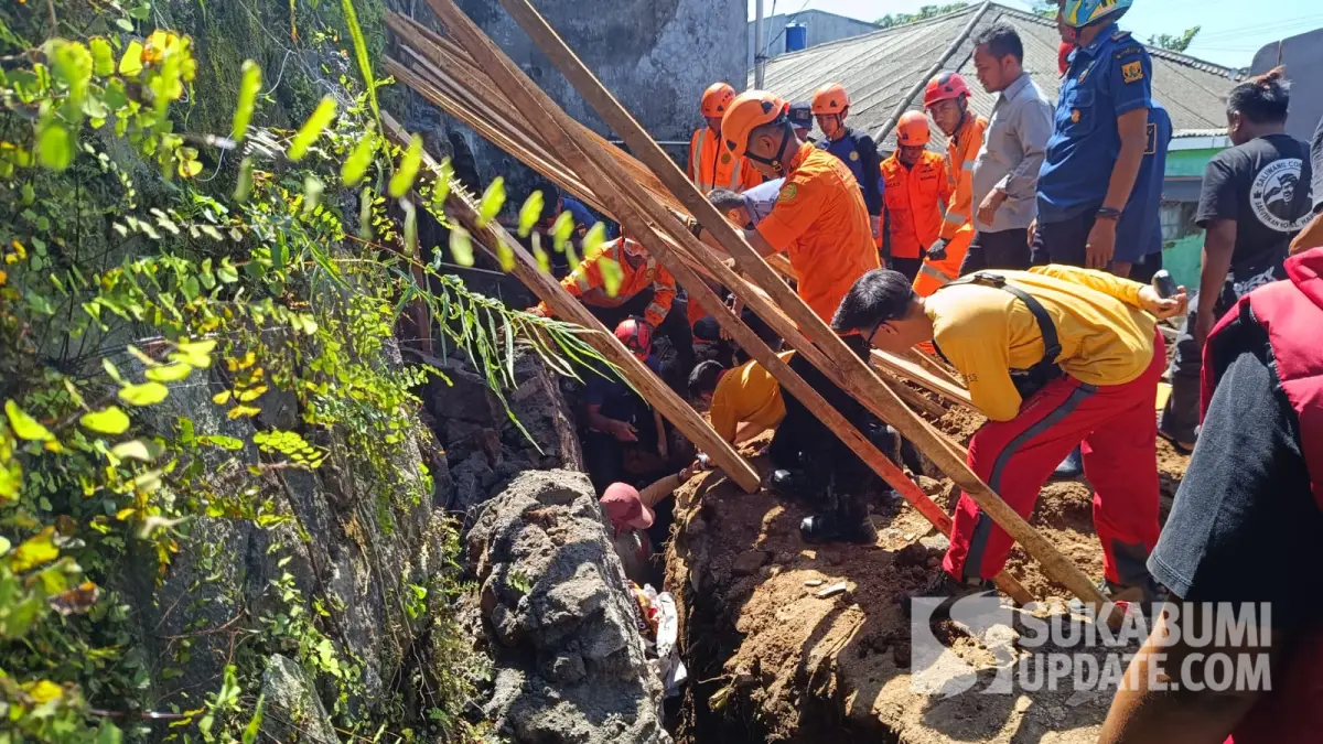 Tembok Fondasi Rumah Ambruk di Palabuhanratu, 2 Buruh Bangunan Terjepit