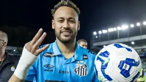 Neymar resmi memperpanjang kontraknya bersama Santos hingga akhir 2026. (Sumber: Instagram/@neymarjr)