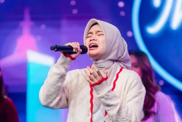Penampilan Syiva Meidina di panggung  Indonesian Idol saat babak eliminasi 1 (Sumber : Instagram/@Indonesianidolid)