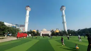 Masjid Raya Bandung. (Sumber Foto: Wikipedia)