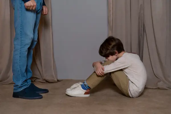 Ilustrasi Tanda-Tanda Trauma pada Anak yang Sering Tak Disadari Orang Tua (Sumber: Freepik/@freepik)