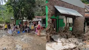 Kondisi terkini Kampung Babakan Cisarua, Desa Cidadap, Kecamatan Simpenan, setelah diterjang banjir bandang sungai Cidadap. (Sumber : SU/Ilyas).
