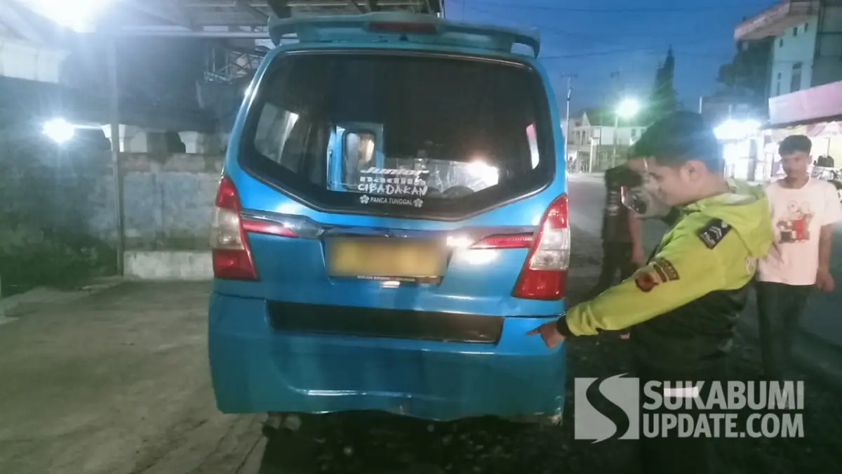 Tabrak Angkot Lalu Terjatuh, Pengendara Motor Tewas di Jalan Raya Segog Sukabumi