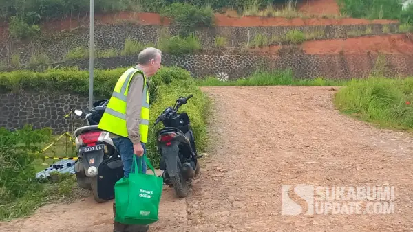 Seorang pekerja WNA di Perusahaan Tambang Emas di Ciemas, Kabupaten Sukabumi | Foto : Ragil Gilang