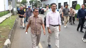 Wakil Ketua Pansus XI DPRD Provinsi Jawa Barat, Yusuf Maulana (kiri), melakukan kunjungan kerja ke PT Sipatek Putri Lestari di Kabupaten Bandung, Rabu (7/1/2026). | Foto: Istimewa