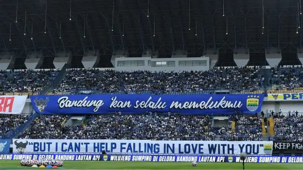 Viking Persib Club, suporter Persib Bandung, tengah mempersiapkan koreografi spesial untuk laga bertajuk El Clasico Indonesia antara Persib Bandung melawan Persija Jakarta. (Sumber: Instagram/@officialvpc)