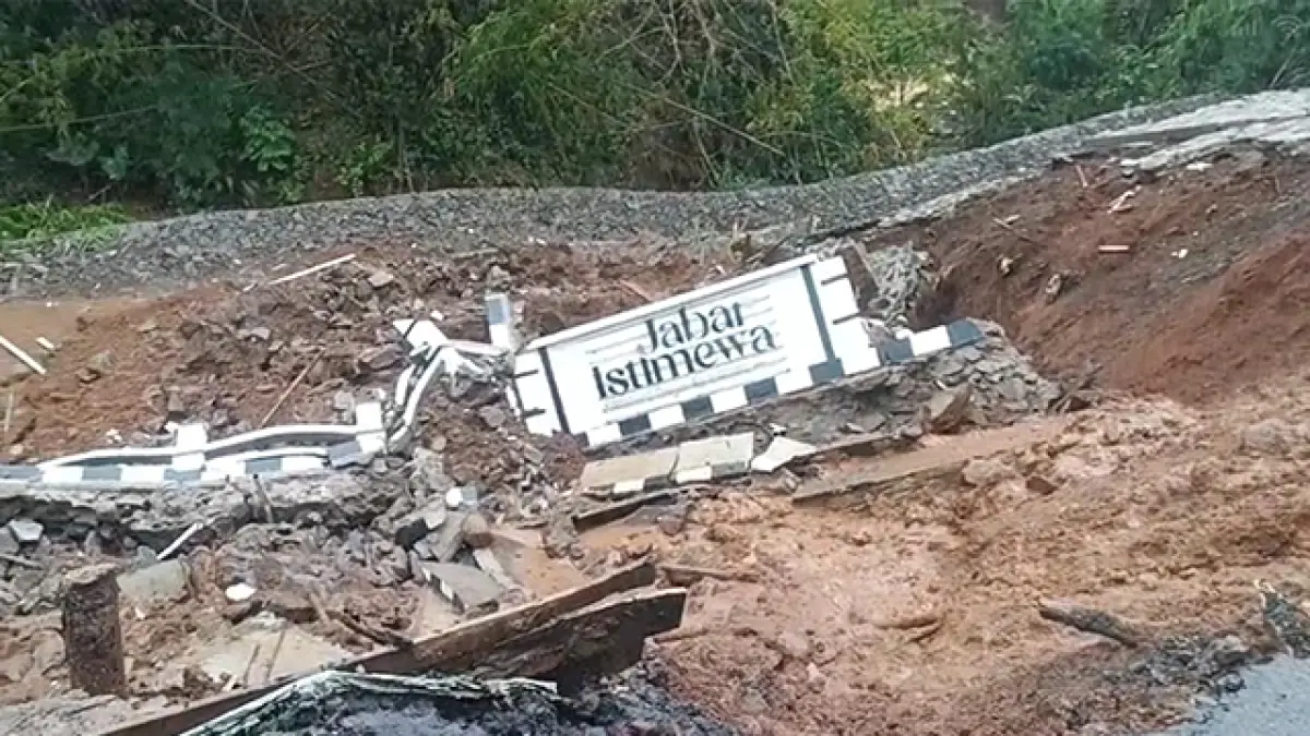 TPT Jabar Istimewa Longsor di Jalur Sukabumi-Sagaranten, Akses Jalan Buka-Tutup