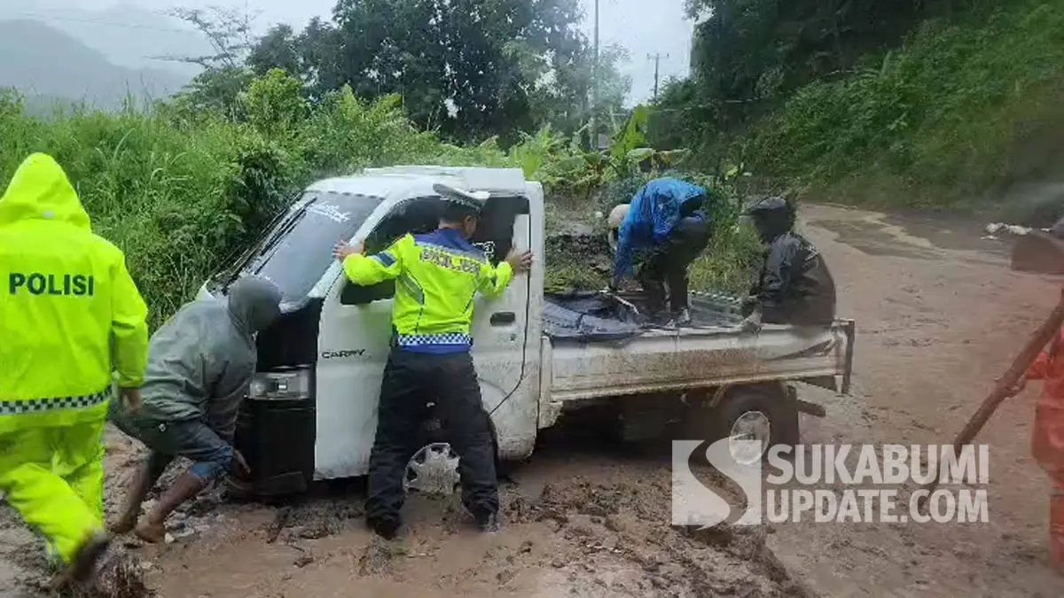 Jangan Paksakan Diri! Jalur Bagbagan–Kiaradua Tertutup Longsor, Polisi: Gunakan Jalur Alternatif