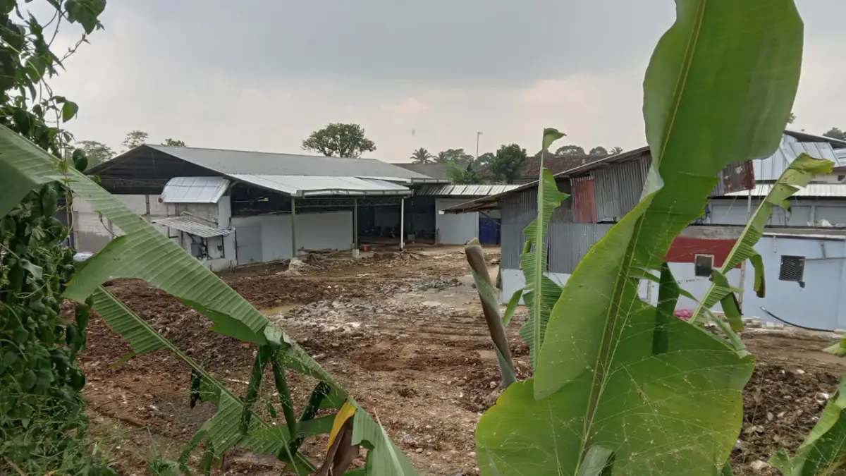 Diduga Belum Miliki Izin, Pembangunan Pabrik di Kebonpedes Sukabumi Disorot Warga