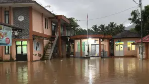 Puskesmas Palabuhanratu yang terendam banjir pada Senin (12/1/2026). (Sumber: Istimewa)