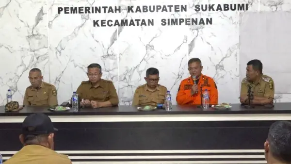 Rakor Pemkab Sukabumi dan DPMD Jabar untuk mempersiapkan proses verifikasi dan validasi (verval) data masyarakat terdampak bencana di Kecamatan Simpenan | Foto : Dokpim