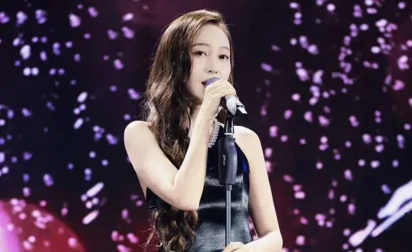 Jessica Jung Kejutkan Penggemar Bawakan Lagu-lagu SNSD di Konser Solonya (Sumber : Instagram/@jessica.syj)