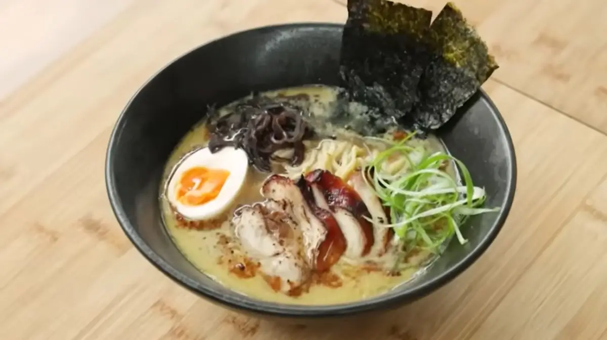 Resep Tori Paitan Ramen, Makanan Berkuah Gurih yang Cocok di Musim Hujan