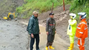 Longsor cimapag di jalan nasional bagbagan - kiaradua simpenan Kabupaten Sukabumi (Sumber: p2bk)