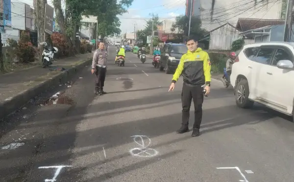 Polisi saat olah TKP kecelakaan maut di Cicurug Sukabumi, Jumat (16/1/2026). (Sumber Foto: Satlantas Polres Sukabumi)