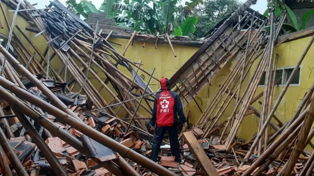 BPBD Catat 10 Bencana Landa Sukabumi dalam Sehari: Longsor, Banjir hingga Madrasah Ambruk