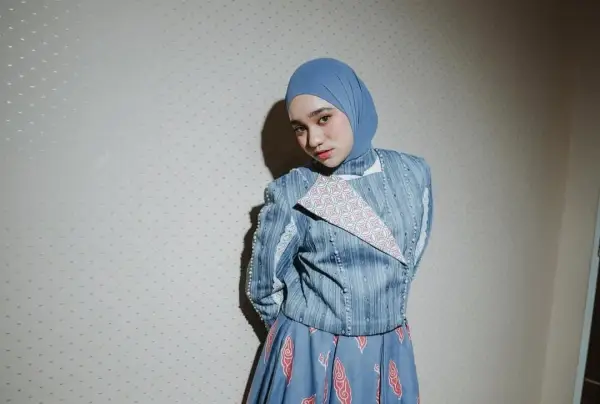 Lirik Lagu Cegil dari Nabila Taqiyyah, Ungkapan Jatuh Cinta yang Ceria (Sumber : Instagram/@nabilataqiyyah)