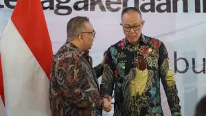 Wakil Menteri Ketenagakerjaan Republik Indonesia, Afriansyah Noor dan Wali Kota Sukabumi Ayep Zaki saat meresmikan migran center di PASIM (Sumber: dokpim)