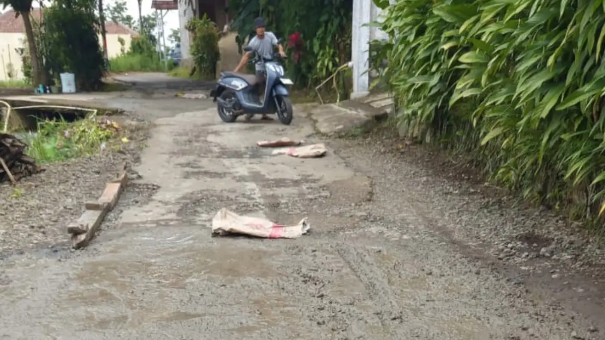 Swadaya Warga Perbaiki Jalan Rusak di Girijaya, UPTD PU Sukabumi: Usulan Sudah Masuk