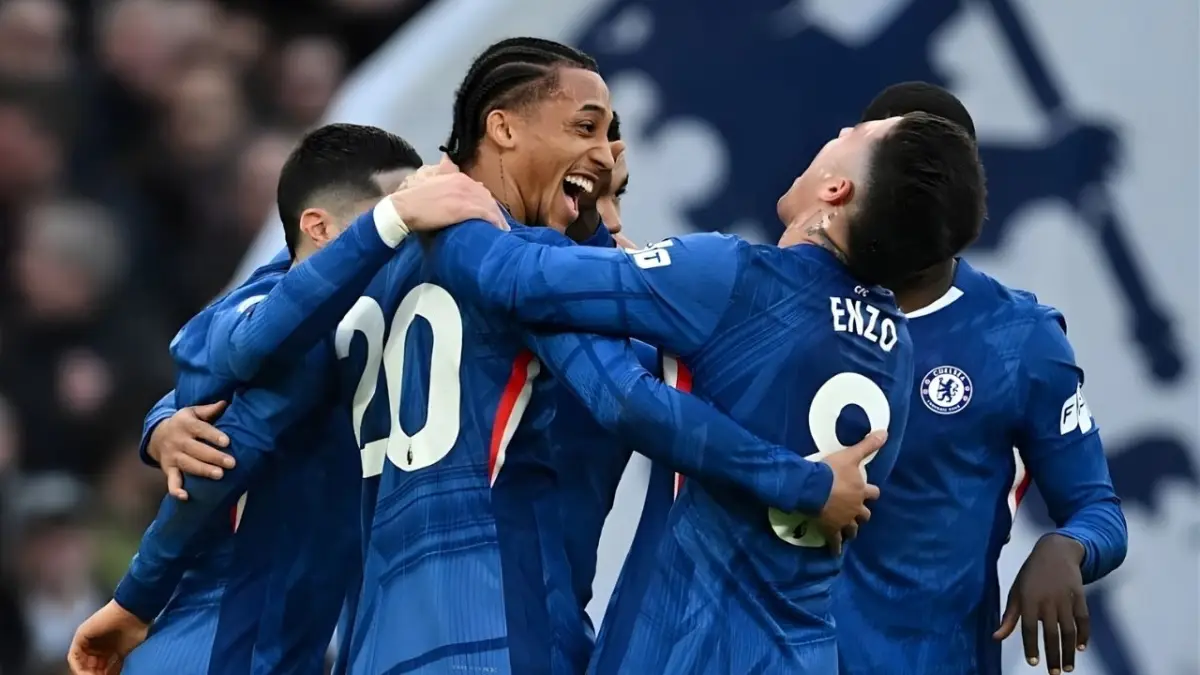 Chelsea Kalahkan Brentford 2-0, Ini Komentar Liam Rosenior dan Joao Pedro