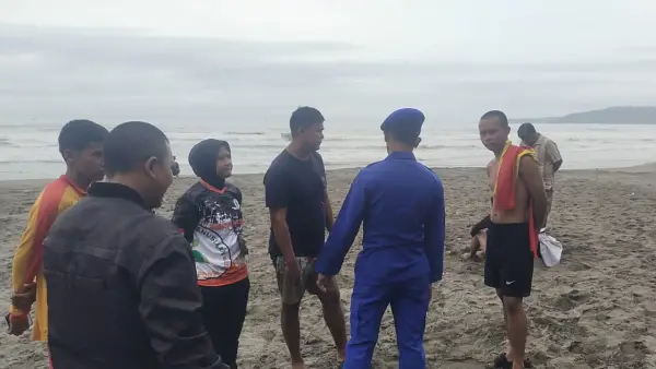 TKP 2 wisatawan terseret ombak di Pantai Sunset, Kampung Karangpapak RT 03/04, Desa Karangpapak, Kecamatan Cisolok, Kabupaten Sukabumi, Minggu (18/1/2026). (Sumber: Istimewa)