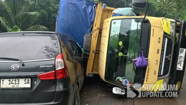 Kecelakaan melibatkan truk odol dan mobil xenia di tanjakan Poponcol, Padabeunghar, Jampangtengah, Kabupaten Sukabumi. Selasa (20/1/2026). 08:15 Wib. (Sumber: Istimewa)
