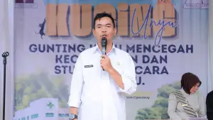 Fungsional Perencana Ahli Muda Bapperida Kabupaten Sukabumi, Irvan Avianto saat memberikan sambutan dalam acara peluncuran KUCING UNYU Puskesmas Kabandungan. (Sumber Foto: Istimewa)