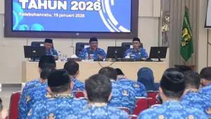 Bupati Sukabumi Asep Japar didampingi Wakil Bupati Andreas dan Sekda Ade Suryaman saat memimpin Rapat Dinas Bulan Januari Tahun 2026 yang digelar di Aula Utama Sekretariat Daerah, Senin (19/1/2026) | Foto : Dokpim