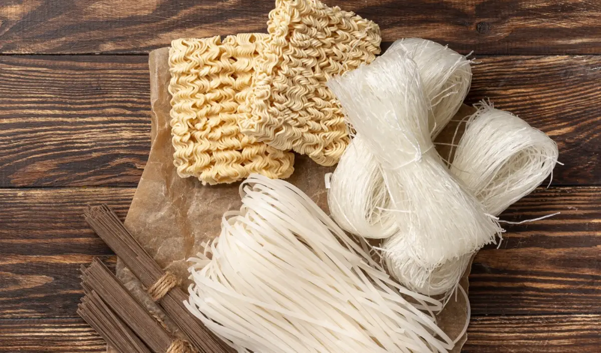 Mie atau Bihun: Mana yang Lebih Sehat untuk Dikonsumsi Sehari-hari?