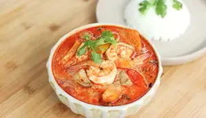Resep Tom Yum Goong, Asam Pedas Khas Thailand yang Cocok di Musim Hujan (Sumber : Youtube | Devina Hermawan)