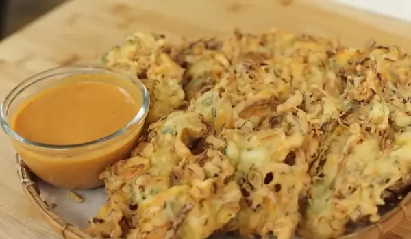 Resep Bakwan Sayur, Makanan Andalan dan Mengenyangkan Kalau Lagi Lapar (Sumber : Youtube | Devina Hermawan)