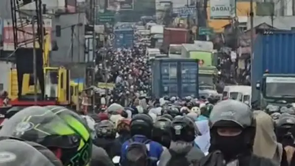 Kondisi kemacetan di Pamuruyan Cibadak, Kamis (22/1/2026) pagi. (Sumber : Istimewa.).