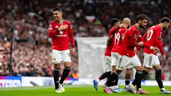 Selebrasi Casemiro setelah mencetak gol ke gawang lawan saat membel Manchester United (Sumber: Instagram/@casemiro)