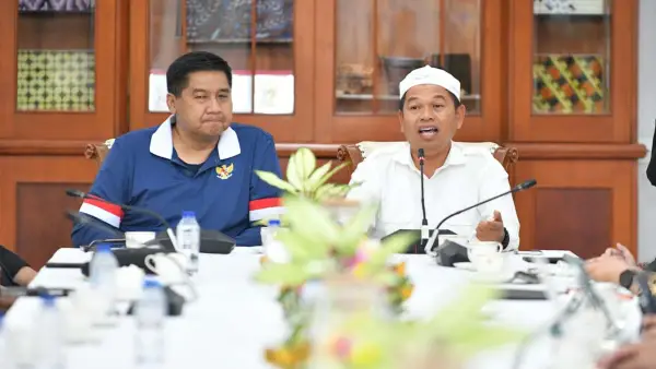 Gubernur Jabar Dedi Mulyadi (KDM) bersama Menteri PKP Maruarar Sirait saat berdialog dengan pengembang soal moratorium izin perumahan. (Sumber Foto: Biro Adpim Jabar)