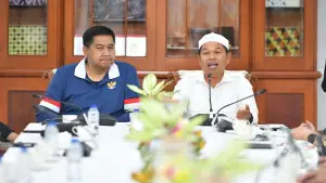 Gubernur Jabar Dedi Mulyadi (KDM) bersama Menteri PKP Maruarar Sirait saat berdialog dengan pengembang soal moratorium izin perumahan. (Sumber Foto: Biro Adpim Jabar)