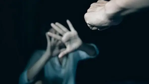 Ilustrasi penganiayaan yang dilakukan suami siri terhadap istrinya di Warudoyong, Kota Sukabumi. (Sumber: Freepik)