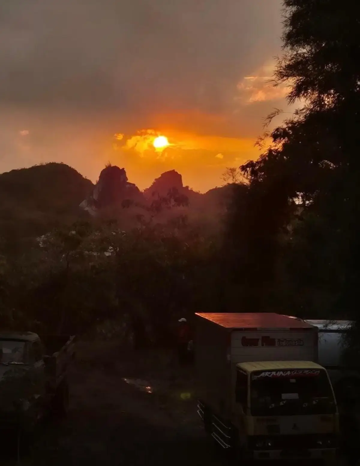 Unggahan Delon Tio yang dikabarkan sedang syuting film TYGO di Karst Citatah Kabupaten Bandung Barat, Jawa Barat