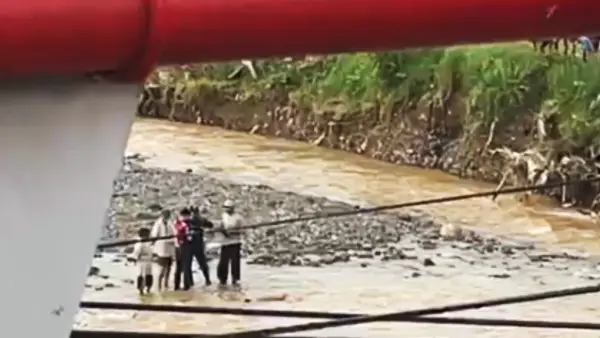 Penemuan mayat di sungai cidadap jembatan Bojongkopo Loji Simpenan Kabupaten Sukabumi (Sumber: dok warga)