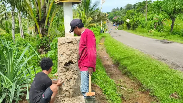 Perbaikan PJU keropos di jalan provinsi ruas Surade - Ujunggenteng Kabupaten Sukabumi (Sumber: dok warga)