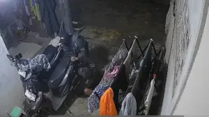 Aksi pencurian motor di Perum Taman Bolo, Cibadak, Kabupaten Sukabumi | Foto : rekaman CCTV