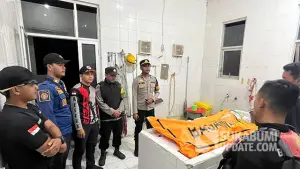 Mayat pria yang ditemukan mengapung di Sungai Cidadap, di Bawah Bojongkopo, pada Jumat (23/1/2026) sore. (Sumber : SU/Ilyas).