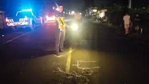 Polisi usai melakukan olah TKP di Jalan Raya Cikukulu, Kecamatan Cicantayan, Kabupaten Sukabumi. (Sumber: Istimewa)