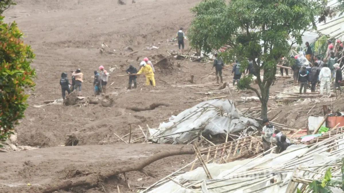 Longsor di Bandung Barat! Puluhan Rumah Tertimbun, 80 Warga Hilang