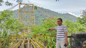 Jembatan Kuning Bagbagan di Simpenan Kabupaten Sukabumi (Sumber: sukabumiupdate)