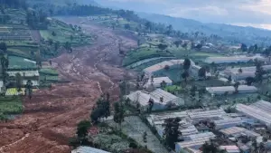 Dokumentasi longsor di kp pasirkuning desa pasirlangu kecamatan cisarua kabupaten Bandung Barat (Sumber: drone warganet)