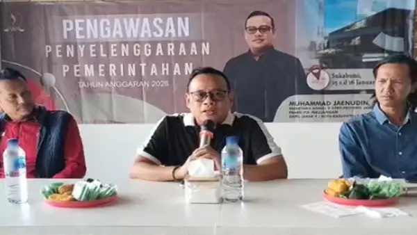 Anggota DPRD Jabar Muhammad Jaenudin saat melaksanakan pengawasan penyelenggaran pemerintahan di Cisaat, Kabupaten Sukabumi | Foto : Tim adc