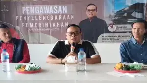 Anggota DPRD Jabar Muhammad Jaenudin saat melaksanakan pengawasan penyelenggaran pemerintahan di Cisaat, Kabupaten Sukabumi | Foto : Tim adc