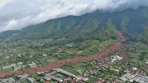 Tampak udara lokasi longsor di Desa Pasirlangu, Kecamatan Cisarua, Kabupaten Bandung Barat (KBB). (Sumber Foto: Dok. BNPB)